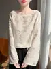 Blusa redonda com recorte floral tridimensional e textura transparente, modeladora e versátil, adequada para usar em camadas ou sozinha, perfeita para um look suave e elegante no trabalho