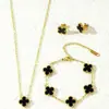 Conjunto de Três Peças: Pulseira, Colar e Brincos de Trevo de Cinco Folhas com Borda Dourada 13mm, Trevo da Sorte, Clássico, Estilo para o Dia a Dia, Sensação de Luxo