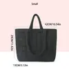 Bolso acolchado de un solo hombro estilo otoño e invierno moderno de alto valor, bolsa de plumón para debajo del brazo, bolso de hombro tipo tote ligero de gran capacidad