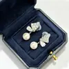 Nuevos Pendientes de Mariposa Dulces y Exquisitos Estilo Coreano Incrustados con Diamantes, Elegantes y Versátiles Clips para Orejas de Perla para Mujeres Sin Piercing