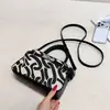 Bolsa Feminina de Luxo Leve 2026 Novo Estilo de Verão Bolsa Estampada Versátil Bolsa de Mão de Grande Capacidade Bolsa de Mão Retrô para o Dia a Dia para Mulheres