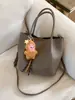 Bolsa Retrô Transfronteiriça para Mulheres 2025 Nova Bolsa de Ombro Casual de Grande Capacidade Rombo Versátil Bolsinha de Axila para o Dia a Dia