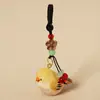 Pingente de chaveiro de carro de pássaro rechonchudo esculpido em madeira feito à mão, decoração fofa e requintada para bolsa para homens e mulheres, presente de aniversário