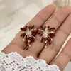 Brincos de Fogo de Artifício Pérola Vermelha com Design de Nicho, Únicos e Versáteis, Brincos da Moda com Sensação de Luxo Leve e de Alto Padrão, Acessórios de Orelha Elegantes