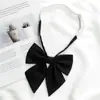 [Cerdo Castaño JK] Color Sólido Raíz de Pluma Lazo Oblicuo Estudiante Camisa de Mujer Joker Japonés Cuello Pequeño Flor Básico