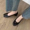 Sapatos de Trabalho Camélia em Couro Integral Texturizado Outono 2024 Salto Médio Grosso Bico Redondo Couro Genuíno Boca Rasa Flor Sapatos de Camada Única para Mulheres