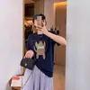 Camiseta Versátil de Manga Curta com Estampa de Leopardo e Urso Estilo Coreano para Mulheres, Verão, Caimento Solto, Afinando, Ombro Normal, com uma Vibe de Hong Kong