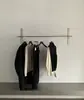 Estantes de pared para tiendas de ropa de hombre y mujer, estantes de exhibición de acero inoxidable cepillado, estantes de exhibición para tiendas de ropa, estantes colgantes para tiendas de ropa infantil