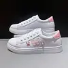 Tênis Brancos da Moda com Padrão de Borboleta para Primavera e Outono para Mulheres 2024 Populares Leves Simples Solado Macio Casual Versátil Tênis Tendência
