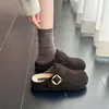 Sapatos femininos versão couro de vaca outono e inverno novo estilo europeu bico redondo couro fosco fivela de lã e pelo sola grossa chinelos de bico fechado