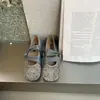 Zapatos planos de mujer de moda, versátiles y de suela blanda para 2026, con un estilo suave de inspiración francesa y un moderno diseño de lunares, perfectos para usar en capas y como calzado exterior
