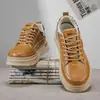 Sapatos masculinos de workwear estilo britânico retrô, nova moda masculina outono 2026, versáteis e modernos, tênis casuais de sola grossa