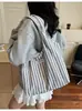 Bolsa Tote Literaria Transfronteriza para Mujer 2025 Nueva Bolsa de Hombro Rayada de Verano Gran Capacidad Commuter Bolsa de Axila Trendy