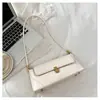 Bolsa Pequena de Axila Francesa de Luxo Leve Transfronteiriça Nova Moda Feminina Nicho Bolsa Baguete de Mão Bolsa de Ombro Único de Alta Qualidade Tendência