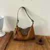 Elegante bolso de hombro grande para mujer para el trabajo, colección de otoño, bolso de ante para debajo del brazo, diseño vintage, nueva colección 2026, simple y elegante