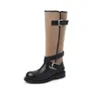 Fivela de cinto de blogueira de moda camurça de couro de vaca bloco de cores botas de montaria 2026 inverno salto baixo grosso bico redondo perna alta botas longas femininas 41