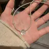 Collar romántico de flor de concha natural y perlas estilo francés para mujer, sensación de lujo ligero de nicho de alta gama, cadena de clavícula simple y versátil