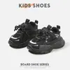 Primavera de 2026 Novos Tênis Esportivos Infantis Tênis de Pai Malha Respirável Versátil Sapatos Casuais para Meninos e Meninas Modernos