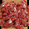 Snacks de moda una caja de tiras de carne de broadsword picantes empaquetadas individualmente al por mayor 8090 snacks nostálgicos