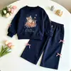 Conjunto de Moletom com Gatinho de Desenho Animado para Meninas Infantis Conjunto de Duas Peças com Laço Suprimento para Lojas Físicas Fonte Transfronteiriça