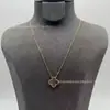 Versión Alta Más Vendida Collar de Trébol de Cuatro Hojas Dorado V para Mujer Tallado de Precisión CNC Calcedonia Púrpura Natural Cadena para Clavícula Flor Única Versátil Venta al por Mayor