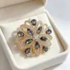 Broche de Flor de Cristal Oca da Indústria Pesada Europeia com Pinos de Strass para Ternos Casacos Qipao Vestidos Acessórios Corsage