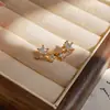 Clip de oreja de ala de mariposa chapado en oro real de 18k, sensación de lujo ligero y alta gama, clip para hueso de la oreja sin perforar, accesorio de oreja versátil y exquisito para mujer