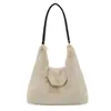 Bolsa de pelúcia para mulheres, nova moda outono 2026, bolsa de ombro trendy para axila, bolsa tote de grande capacidade para o dia a dia
