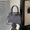 Bolsa Transversal de Ombro Grande Capacidade Estilo Novo 2026 Design da Moda com Estampa de Letras Europeias e Americanas para Mulheres