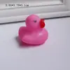 Pato amarelo infantil, pato mini colorido, cola macia de vinil, apertável, chamado Brinquedos de banho de pato
