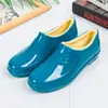 Botas de Lluvia para Mujer Suela Plana Zapatos de Goma para Cocina Boca Baja Forro de Felpa Cálidos Caña Baja Antideslizantes Cortos Zapatos de Protección para el Trabajo Zapatos Impermeables