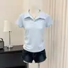 Camiseta branca de algodão puro com decote em V e manga curta para mulheres, novo design de verão, única e chique, acinturada, top curto tipo polo