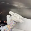 Elegantes y modernas pantuflas de tacón alto marrones peludas para mujer, nuevas de otoño e invierno 2026, pantuflas de algodón elegantes con punta y forro de felpa