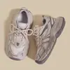 Tenis para niñas 2025 otoño nuevo estilo niños medianos y grandes transpirables zapatos de papá zapatos casuales de moda para niñas zapatos para niños