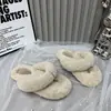 Chanclas de mujer de moda con pelo, adecuadas para usar al aire libre en otoño e invierno, nuevas zapatillas de algodón cómodas y versátiles de suela gruesa