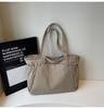 2025 Nova Bolsa Tote Feminina de Grande Capacidade para Trabalho e Deslocamento Cor Sólida Bolsa de Ombro Estilo Coreano Estilo Ocidental Bolsa de Mão Casual