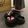 Zapatos con Agujeros para Mujer Verano 2024 Nuevos de Malla con Suela Gruesa Aumento de Altura Puntera Cubierta Playa Antideslizantes Sandalias para Mujer