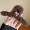 Presilha de cabelo de pelúcia cor de café estilo coreano, um acessório de cabelo sofisticado e versátil para mulheres, tamanho grande, realça o volume do cabelo, estilo presilha de tubarão