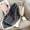 Lenço Quadrado Pequeno Preto e Branco com Bolinhas Estilo Hepburn de Seda Sintética para Mulheres, Lenço de Pescoço, Novo Clássico Versátil de Primavera