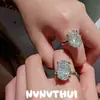 Joyas: Collar Deslumbrante de Huevo de Paloma Gigante, Aretes y Anillo Super Grandes y Super Brillantes con Diamantes de Laboratorio Ovalados de 4 Quilates