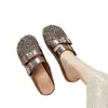 Mules Cerrados con Calados de Pedrería para Uso en Exteriores, Estilo Caliente de Verano 2026, Mocasines Medios de Malla Transpirable con Pedrería para Mujer, Sandalias para Adultos