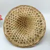 Suministro de sombrero puntiagudo rojo del ejército de bambú hecho a mano con visera de verano para el sol y la lluvia, accesorios de escenario, sombrero de pescador de bambú hueco