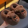 Pantuflas de algodón para niños y niñas para otoño e invierno, antideslizantes, cálidas, de felpa, con suela gruesa, a juego para padres e hijos, con talón cubierto