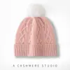 Gorros de punto con pompón al por mayor 2022 nuevo estilo japonés simples versátiles para estudiantes gorros de lana cálidos gorros tipo pullover con forro polar para mujer