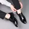 Zapatos de piel para hombre marca Dragonfly, calzado formal de negocios, estilo coreano, piel brillante, punta fina, primavera/verano, estilo británico, slip-on transpirables, zapatos de boda