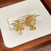 Brincos de Letra com Zircônia e Pérola Agulha de Prata, Elegantes e Versáteis, Brincos Estilo Chanel, Brincos da Moda de Luxo Leve de Alta Qualidade Atacado