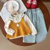 Conjunto Fofo de Outono para Bebê Menina 2026 Novo Estiloso Suéter de Tricô Infantil Colete Camisa de Boneca e Jeans Conjunto de Três Peças
