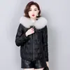Nuevo abrigo corto de algodón de moda para mujer de invierno 2026 transfronterizo con cuello grande de pelo, estilo coreano de corte holgado, prenda exterior gruesa de color liso
