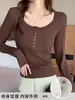 Camiseta Blanca Hombro Derecho 2025 Nuevo Principios de Otoño Manga Larga Camiseta Básica para Mujer Cuello Redondo Acanalada Color Puro Ropa Interior Aspecto Adelgazante
