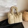Bolsa de ombro feminina Bread Suit Commuter Tote Bag 2024 Nova bolsa de ombro feminina com costura de carro grande e quadrada de algodão na moda
